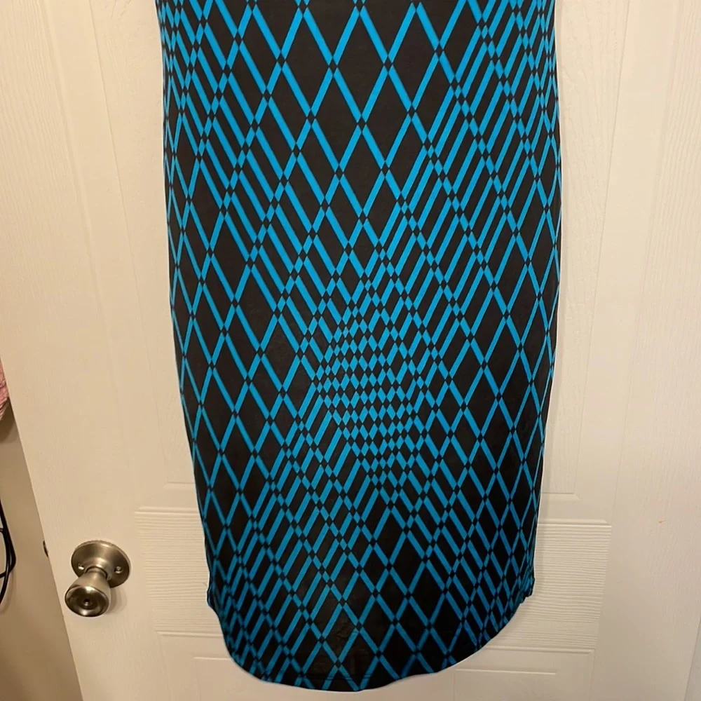 MT Collection Dress - Picture 4 of 4